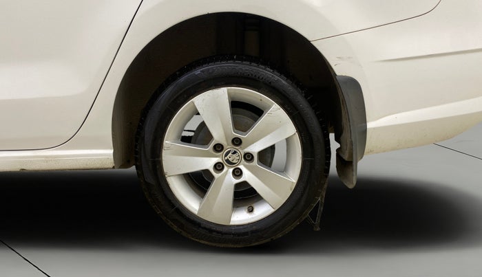 2017 Skoda Rapid AMBITION 1.6 MPI AT, Petrol, Automatic, 61,048 km, Left Rear Wheel