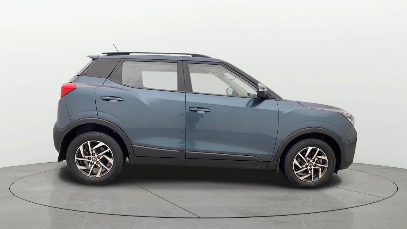 2024 Mahindra XUV300 W8 (O) 1.2 PETROL AMT, Petrol, Automatic, 17,821 km, Right Side View