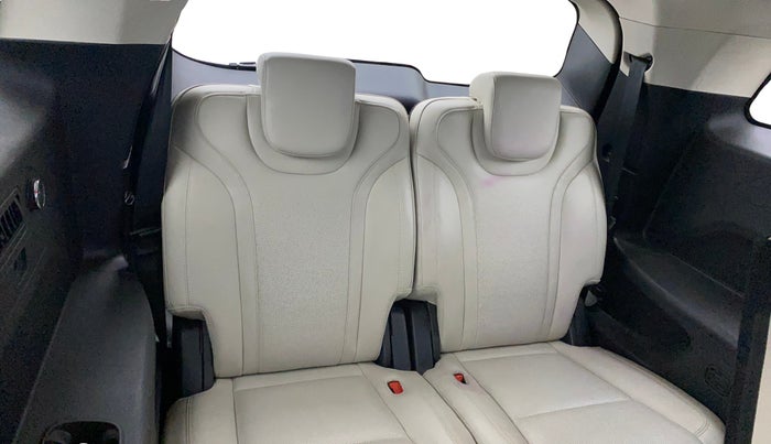 2023 Mahindra XUV700 AX 7 LUXURY P AT 7 STR, Petrol, Automatic, 60,165 km, Third Seat Row ( optional )