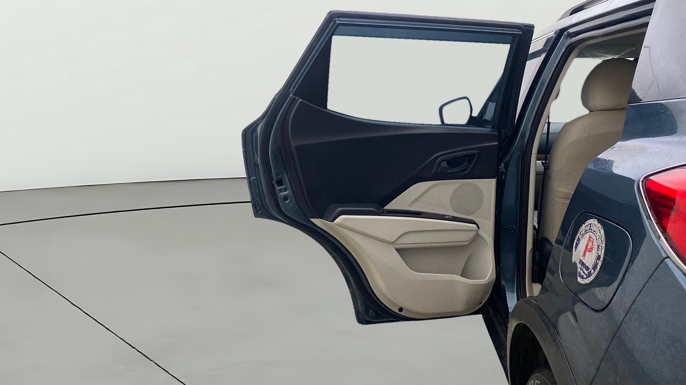 2023 Mahindra XUV300 W6 1.2 PETROL AMT, Petrol, Automatic, 12,068 km, LHS Rear Door