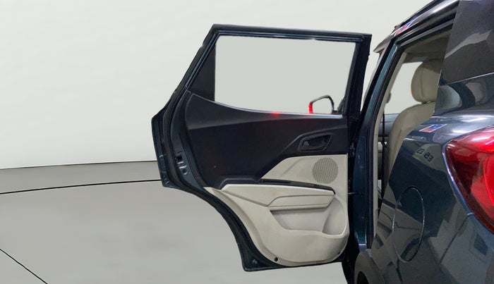 2022 Mahindra XUV300 W6 1.5 DIESEL AMT, Diesel, Automatic, 17,740 km, LHS Rear Door