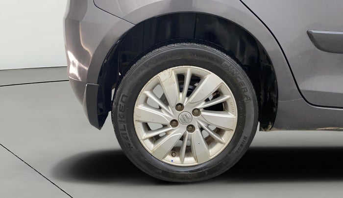2017 Maruti Swift ZXI, Petrol, Manual, 1,32,487 km, Right Rear Wheel