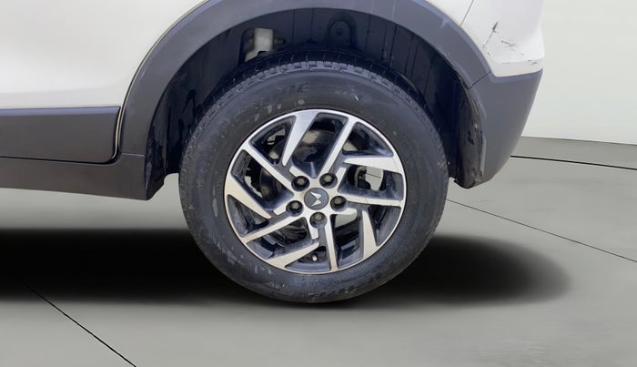 2023 Mahindra XUV300 W8 (O) 1.5 DIESEL AMT, Diesel, Automatic, 90,866 km, Left Rear Wheel