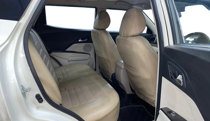 2022 Mahindra XUV300 W8 1.2 PETROL, Petrol, Manual, 36,559 km, Right Side Rear Door Cabin