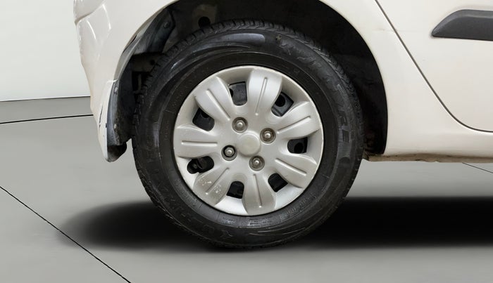 2015 Hyundai i10 MAGNA 1.1, CNG, Manual, 66,077 km, Right Rear Wheel