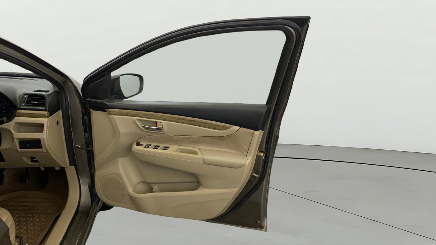2018 Maruti Ciaz DELTA 1.5 SHVS MT PETROL, Petrol, Manual, 39,867 km, RHS Front Door