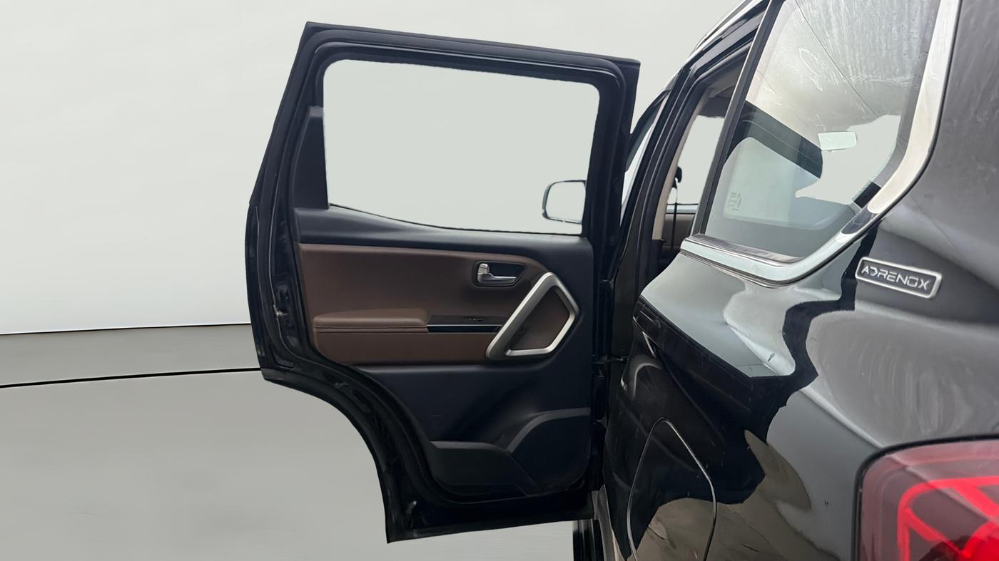 2025 Mahindra SCORPIO-N Z8 Select Petrol MT, Petrol, Manual, 5,055 km, LHS Rear Door
