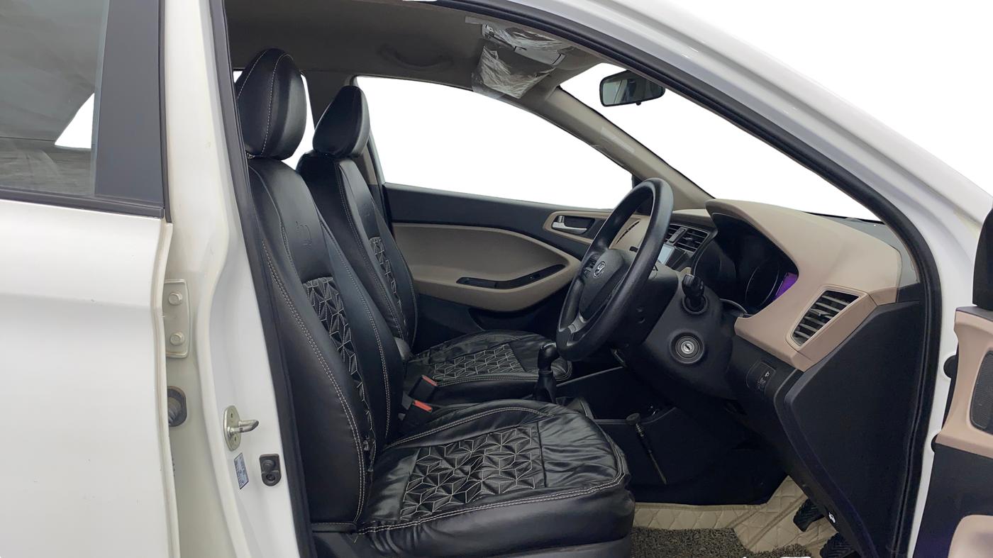 2020 Hyundai Elite i20 MAGNA PLUS 1.2, Petrol, Manual, 13,658 km, Right Side Front Door Cabin
