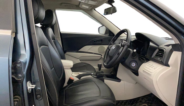 2022 Mahindra XUV300 W6 1.2 PETROL AMT, Petrol, Automatic, 44,310 km, Right Side Front Door Cabin