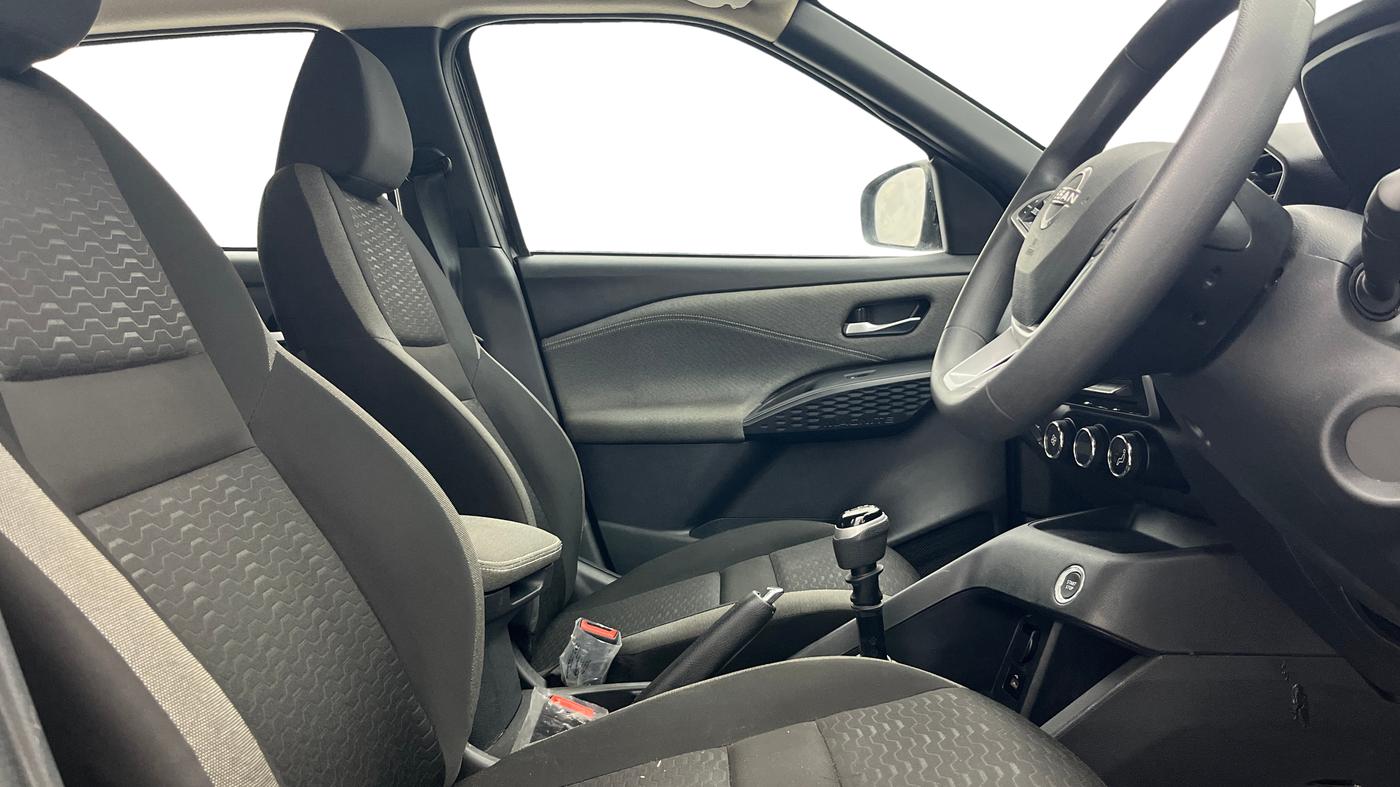 2024 Nissan MAGNITE N-Connecta B4D 1.0 Petrol MT, Petrol, Manual, 15,786 km, Right Side Front Door Cabin