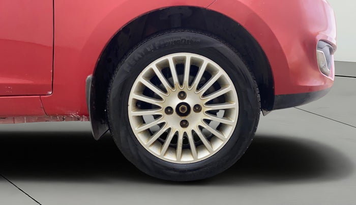 2015 Tata Zest XMS PETROL, Petrol, Manual, 1,35,821 km, Right Front Wheel