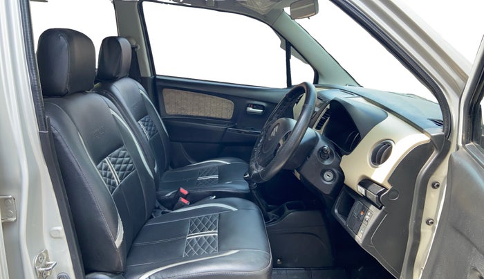 2017 Maruti Wagon R 1.0 VXI, Petrol, Manual, 75,895 km, Right Side Front Door Cabin