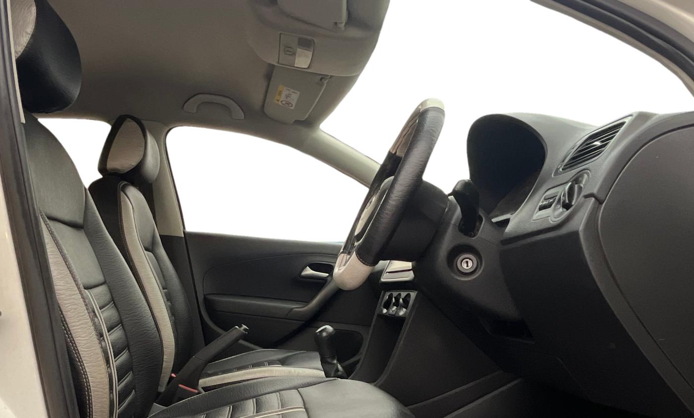 2019 Volkswagen Ameo TRENDLINE 1.5L, Diesel, Manual, 1,00,303 km, Right Side Front Door Cabin