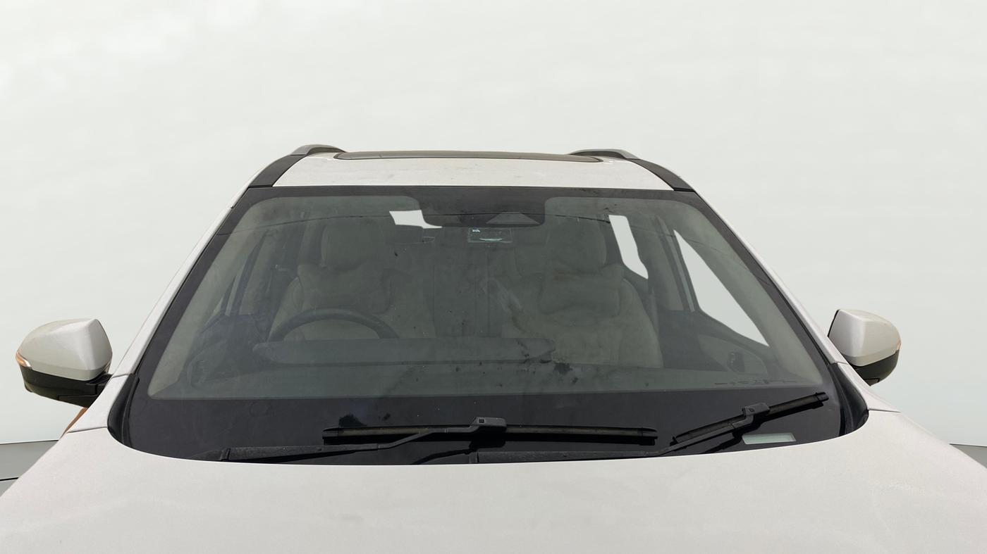 2023 Mahindra XUV700 AX 7 LUXURY P AT 7 STR, Petrol, Automatic, 33,773 km, Front Windshield