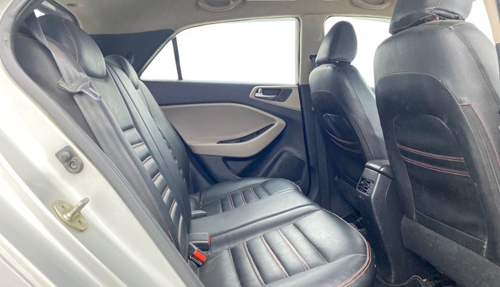 2018 Hyundai Elite i20 SPORTZ 1.2, CNG, Manual, 82,162 km, Right Side Rear Door Cabin