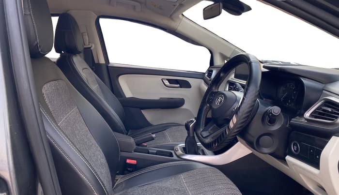 2022 Tata ALTROZ XZ PETROL, Petrol, Manual, 24,698 km, Right Side Front Door Cabin