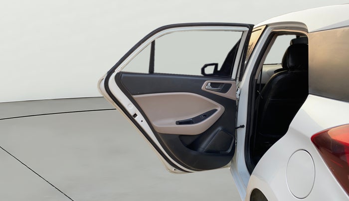 2015 Hyundai Elite i20 MAGNA 1.4 CRDI, Diesel, Manual, 1,42,570 km, LHS Rear Door