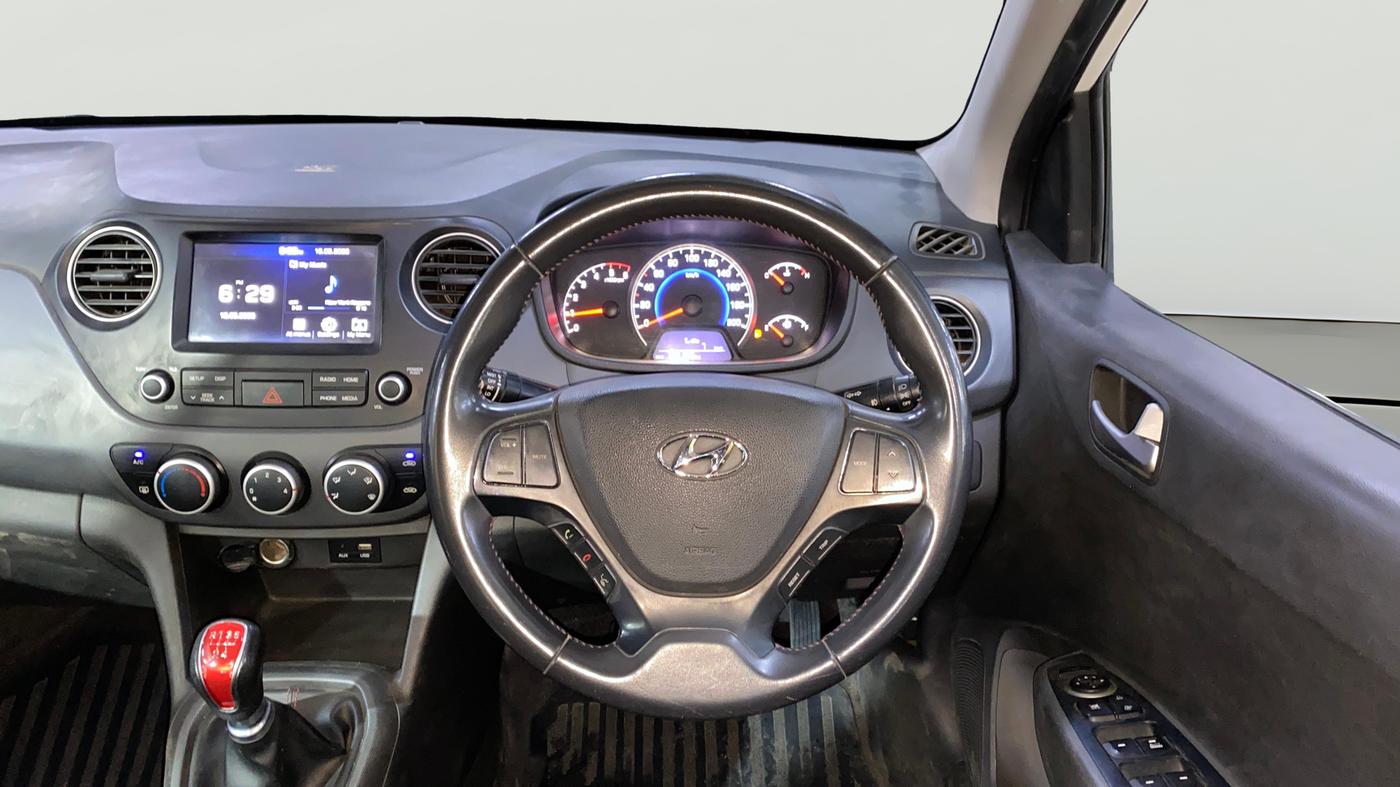 2018 Hyundai Grand i10 SPORTZ U2 1.2 KAPPA CRDI DUAL TONE, Diesel, Manual, 63,217 km, Steering Wheel Close Up