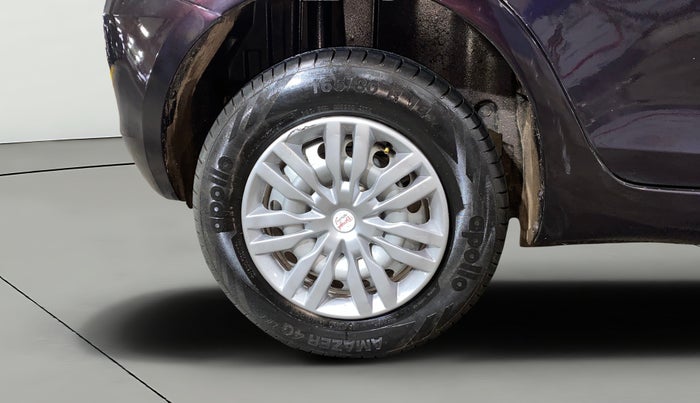 2016 Maruti Swift LXI (O), Petrol, Manual, 67,639 km, Right Rear Wheel