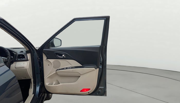 2019 Mahindra XUV300 W8 1.5 DIESEL, Diesel, Manual, 48,852 km, RHS Front Door