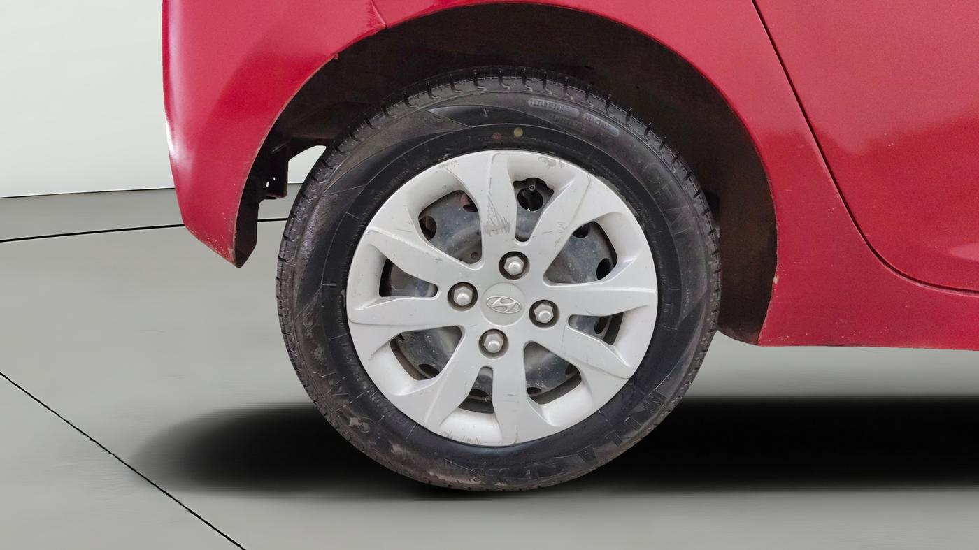2015 Hyundai Eon SPORTZ, Petrol, Manual, 52,029 km, Right Rear Wheel