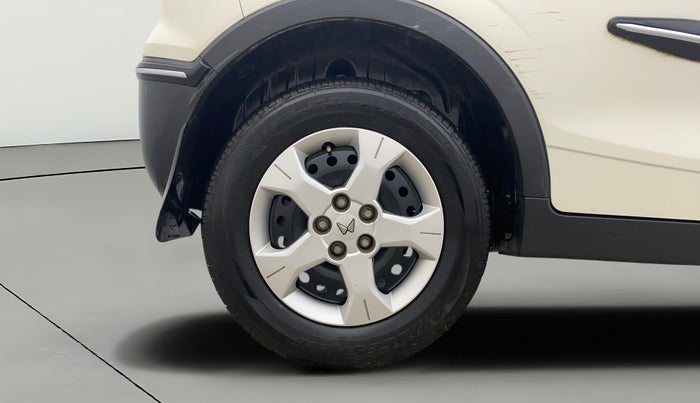 2023 Mahindra XUV300 W6 1.2 PETROL AMT, Petrol, Automatic, 15,464 km, Right Rear Wheel