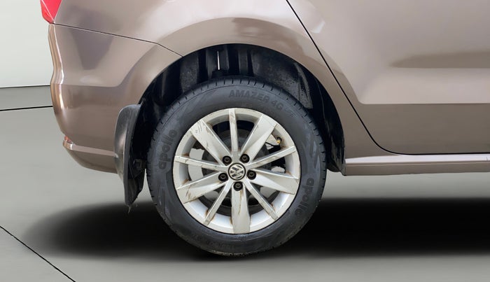 2016 Volkswagen Ameo HIGHLINE PLUS 1.5L AT 16 ALLOY, Diesel, Automatic, 1,32,884 km, Right Rear Wheel