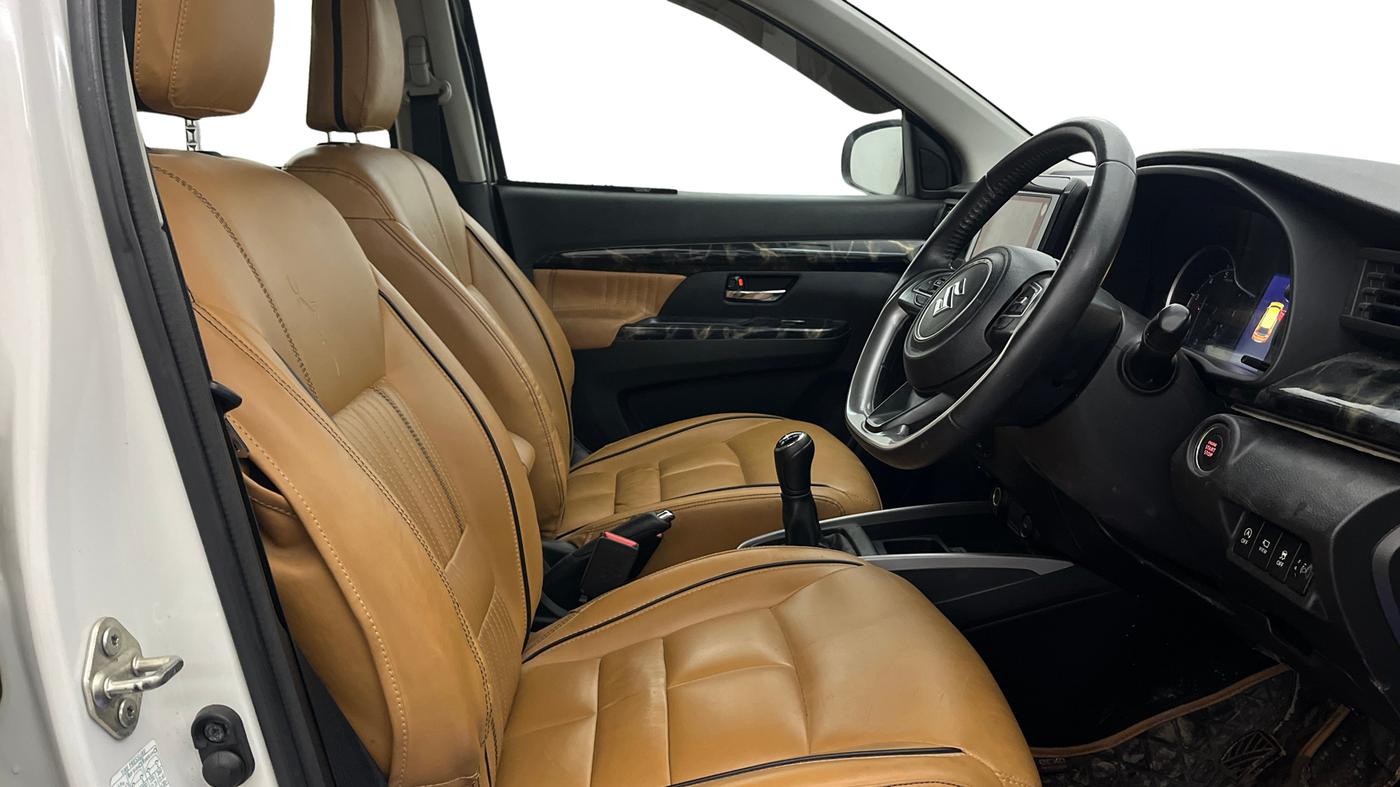2022 Maruti XL6 ALPHA MT, Petrol, Manual, 37,161 km, Right Side Front Door Cabin