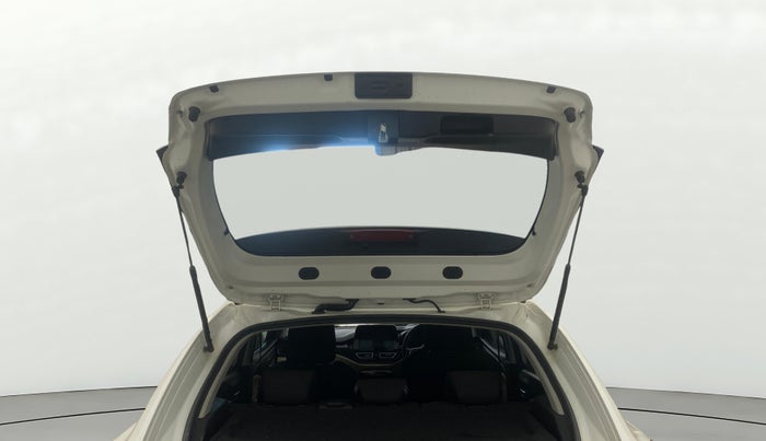 2025 Toyota Glanza V AMT, Petrol, Automatic, 8,878 km, Boot Door Open