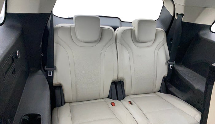 2021 Mahindra XUV700 AX 7 LUXURY P AT 7 STR, Petrol, Automatic, 1,21,757 km, Third Seat Row ( optional )