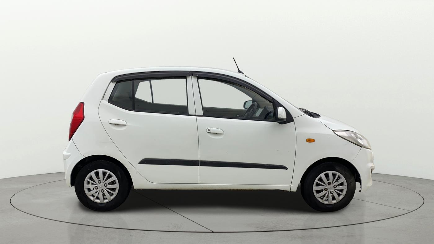 2013 Hyundai i10 MAGNA 1.1, CNG, Manual, 1,06,698 km, Right Side View