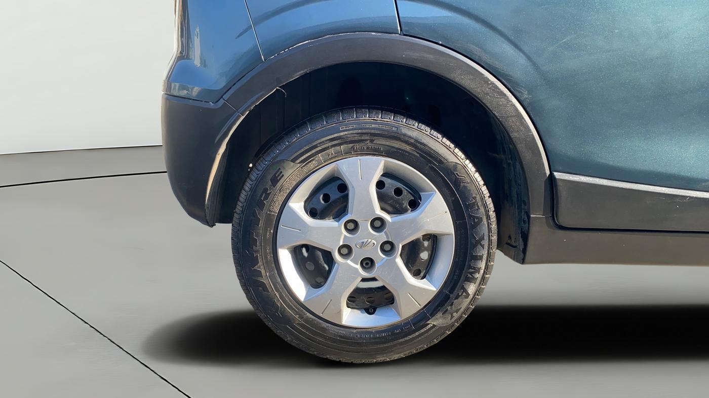 2020 Mahindra XUV300 W6 1.2 PETROL, Petrol, Manual, 95,633 km, Right Rear Wheel