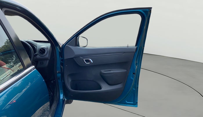 2020 Renault Kwid RXT 1.0 AMT (O), Petrol, Automatic, 55,585 km, RHS Front Door