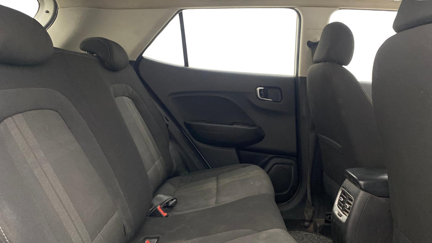 2020 Hyundai VENUE SX 1.0 TURBO, Petrol, Manual, 95,244 km, Right Side Rear Door Cabin