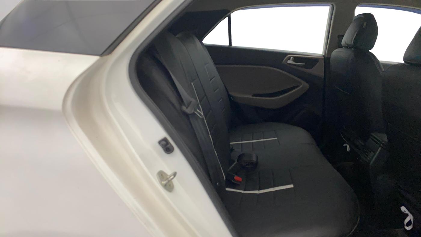 2020 Hyundai Elite i20 SPORTZ PLUS 1.2, Petrol, Manual, 45,861 km, Right Side Rear Door Cabin