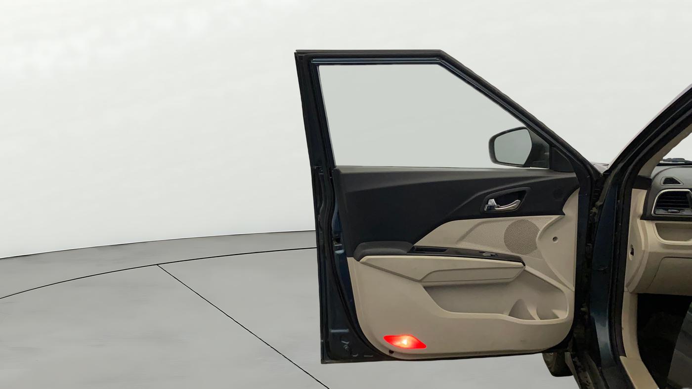2019 Mahindra XUV300 W8 (O) 1.5 DIESEL AMT, Diesel, Automatic, 81,169 km, LHS Front Door