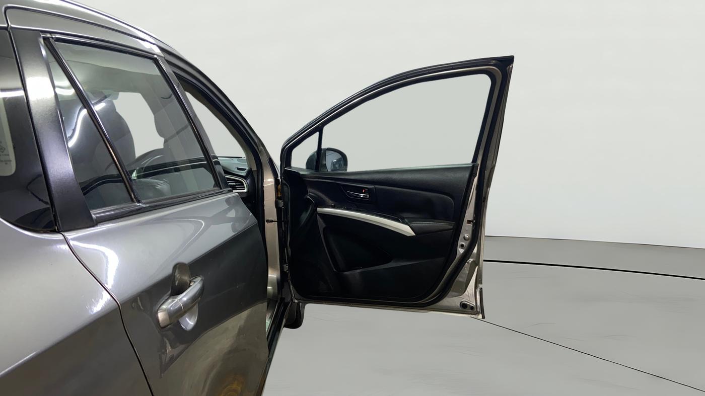 2015 Maruti S Cross ALPHA 1.6, Diesel, Manual, 1,32,030 km, RHS Front Door