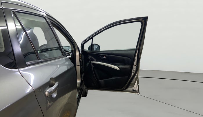 2015 Maruti S Cross ALPHA 1.6, Diesel, Manual, 1,31,439 km, RHS Front Door