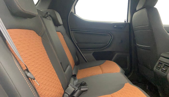 2025 Renault Kiger RXZ MT, Petrol, Manual, 14,691 km, Right Side Rear Door Cabin