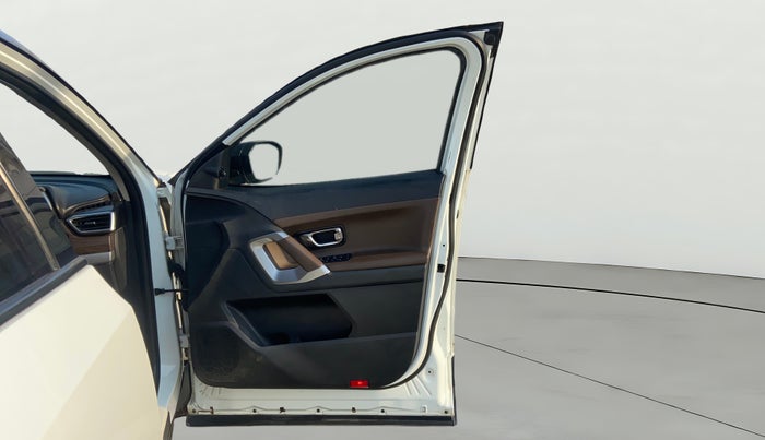 2020 Tata Harrier XZA 2.0L DUAL TONE, Diesel, Automatic, 1,22,626 km, RHS Front Door