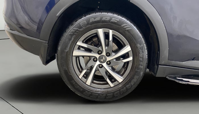 2022 Mahindra XUV700 AX 5 P MT 7 STR, Petrol, Manual, 38,236 km, Right Rear Wheel