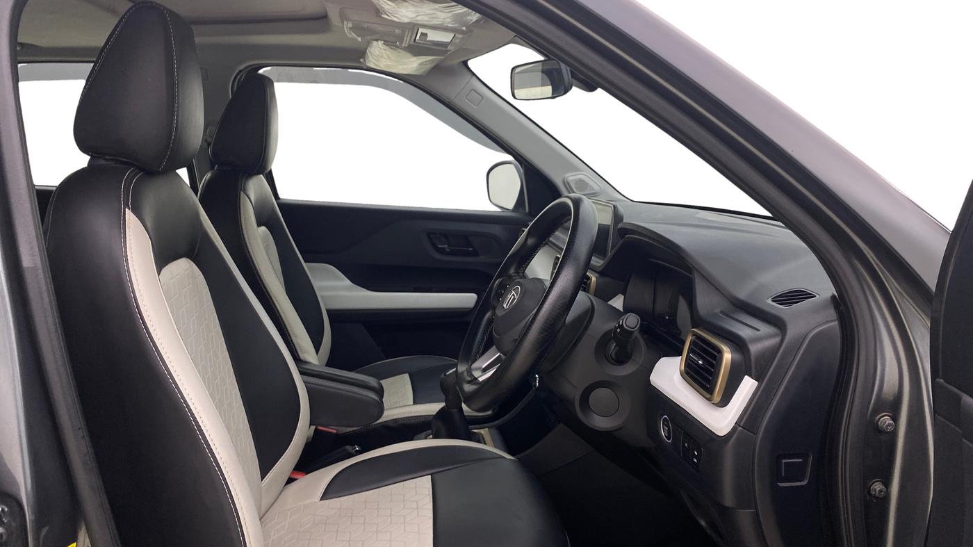 2023 Tata PUNCH ACCOMPLISHED DAZZLE SUNROOF CNG MT, CNG, Manual, 32,960 km, Right Side Front Door Cabin