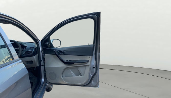 2019 Tata Tiago XZ PETROL, CNG, Manual, 1,13,117 km, RHS Front Door