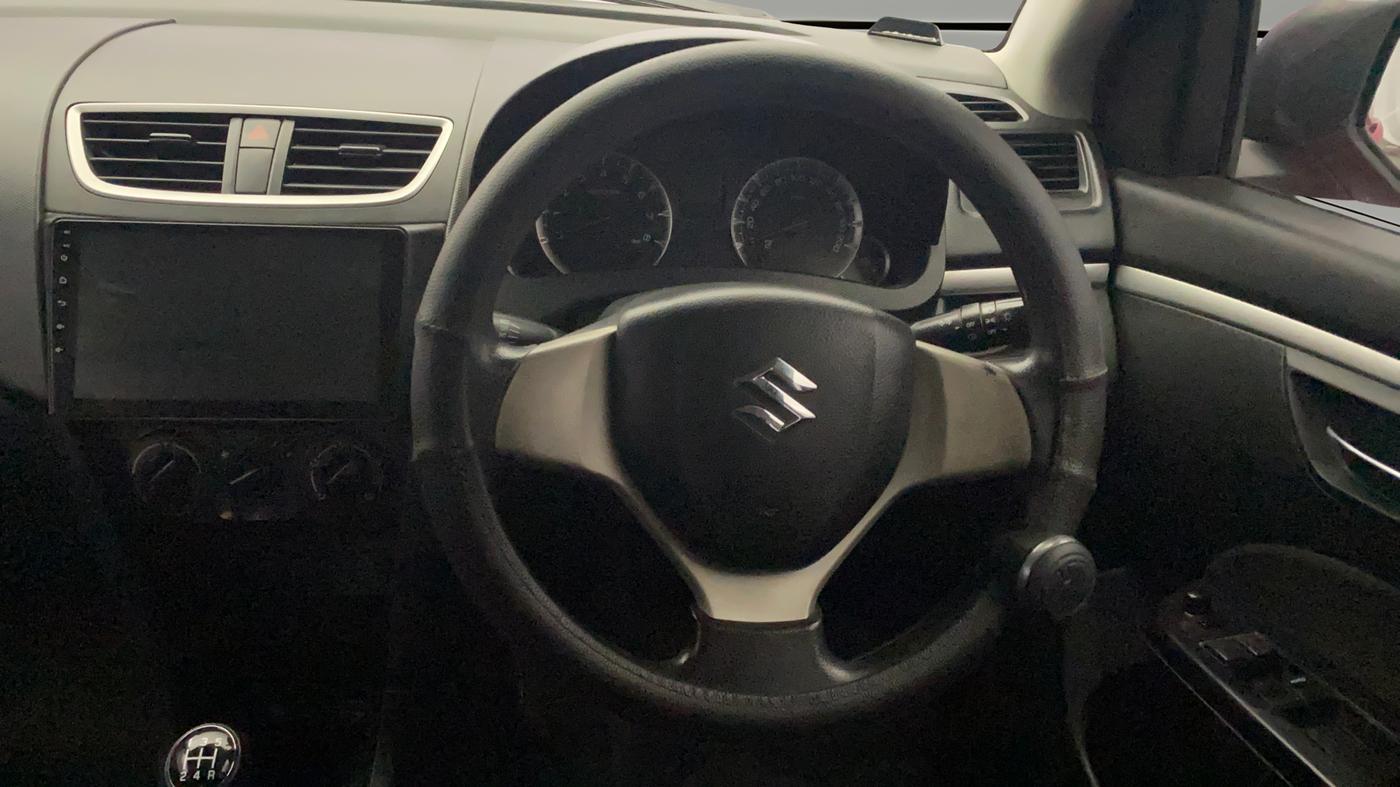 2016 Maruti Swift VXI, CNG, Manual, 94,818 km, Steering Wheel Close Up