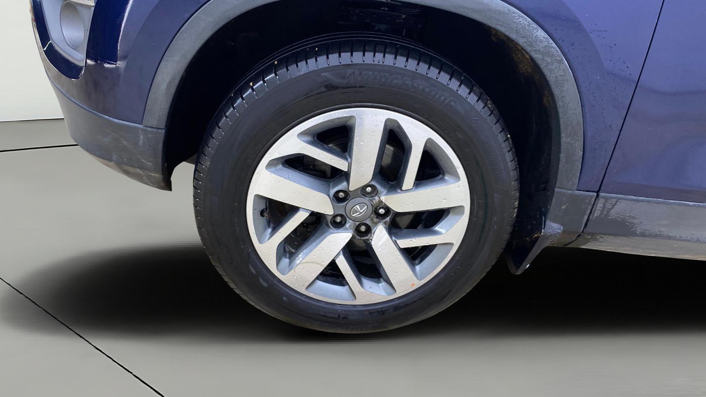 2021 Tata Safari XZA PLUS, Diesel, Automatic, 1,31,793 km, Left Front Wheel