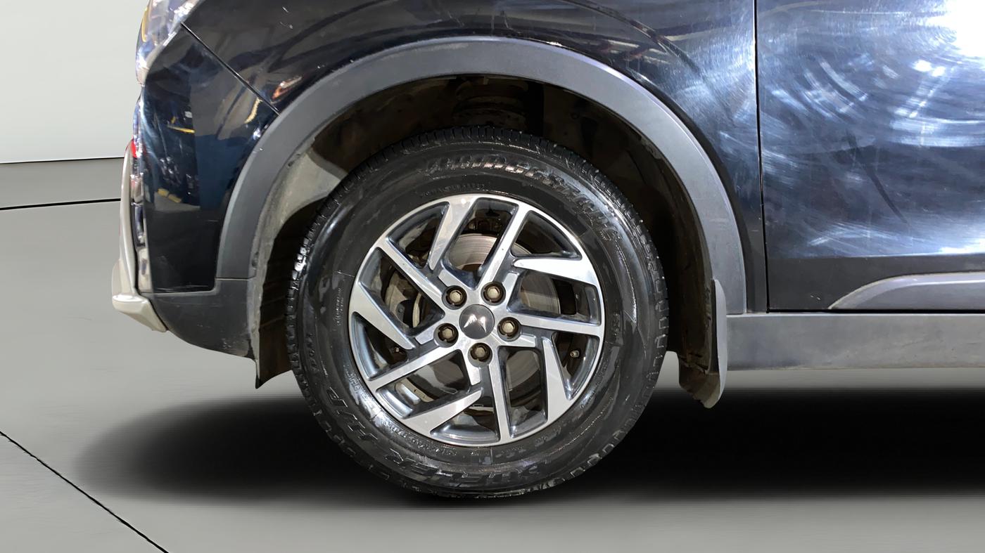 2023 Mahindra XUV300 W8 (O) 1.2 PETROL, Petrol, Manual, 27,501 km, Left Front Wheel