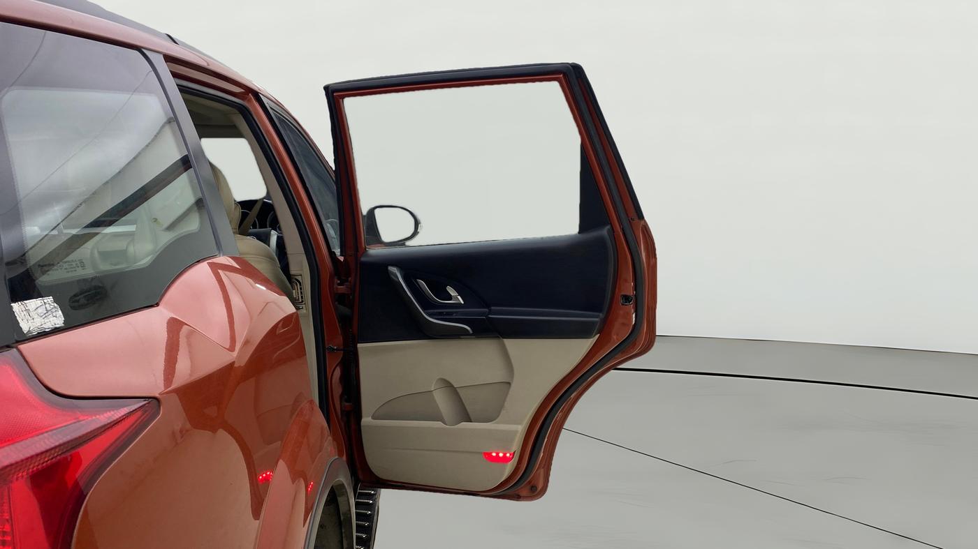 2017 Mahindra XUV500 W10 AT, Diesel, Automatic, 97,664 km, RHS Rear Door