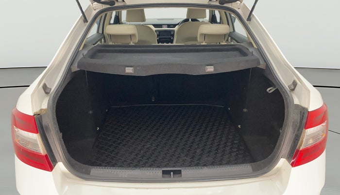 2019 Skoda Octavia AMBITION 1.4 TSI, Petrol, Manual, 94,162 km, Boot Open Zoomed View