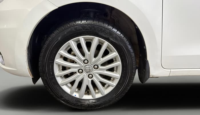 2022 Maruti Dzire ZXI CNG, CNG, Manual, 53,290 km, Left Front Wheel