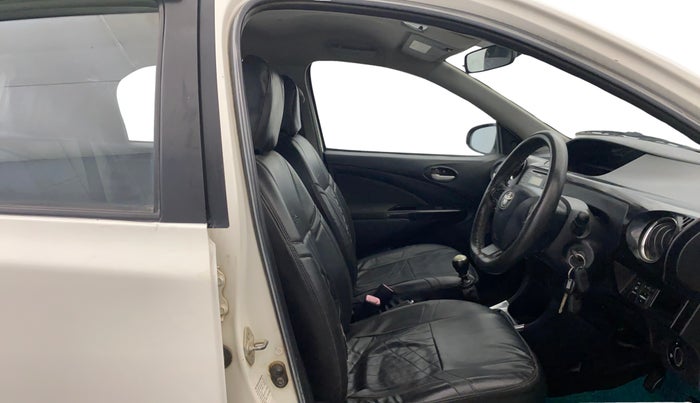 2017 Toyota Etios CROSS 1.4 VD, Diesel, Manual, 1,18,919 km, Right Side Front Door Cabin